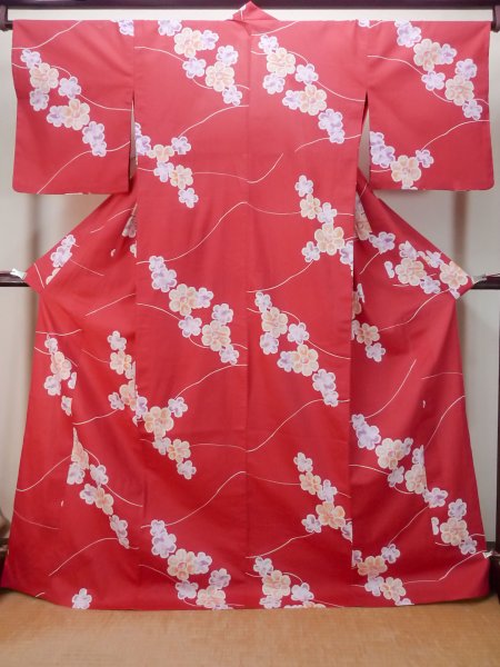 画像1: P0722H 女性用 浴衣（海外製）   綿 赤色,  花 【中古】【USED】【リサイクル】 ★★★☆☆【P0722H】 (1)