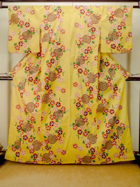 画像1: P0722J 女性用 浴衣（海外製）   綿 鮮やか黄色,  花 【中古】【USED】【リサイクル】 ★★★☆☆【P0722J】 (1)