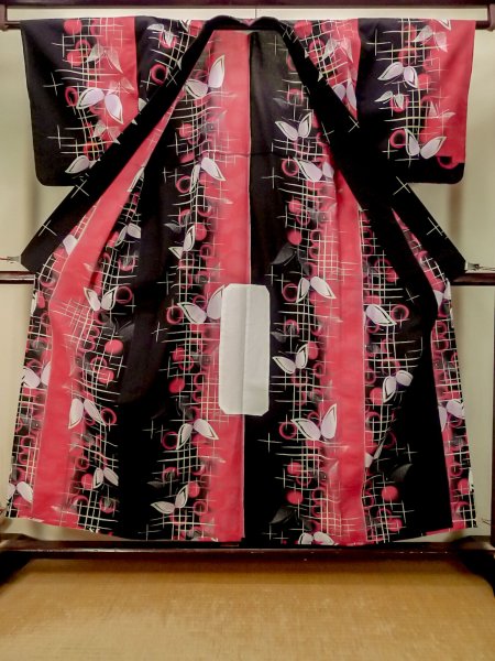 画像2: P0722M 女性用 浴衣（海外製）   綿 黒,  蝶々 【中古】【USED】【リサイクル】 ★★★★☆【P0722M】 (2)