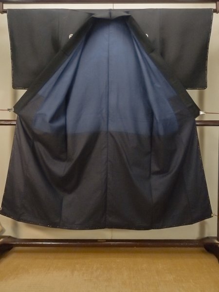 画像2: P0722V 男性用 紋付   シルク（正絹） 黒,  【中古】【USED】【リサイクル】 ★★★★☆【P0722V】 (2)
