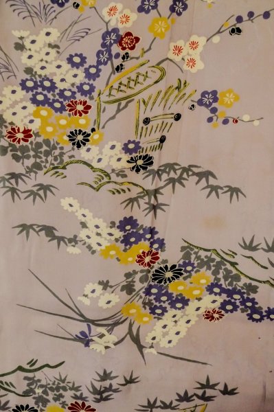 画像4: P0731S 女性用 襦袢   シルク（正絹） 淡い灰色がかった藤色,  菊 【中古】【USED】【リサイクル】 ★☆☆☆☆【P0731S】 (4)