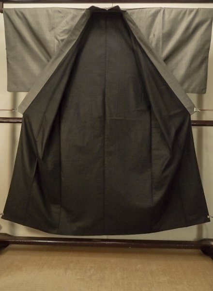 画像2: P0731T 男性用 着物   シルク（正絹） 深い茶色,  小さな点々 【中古】【USED】【リサイクル】 ★★☆☆☆【P0731T】 (2)