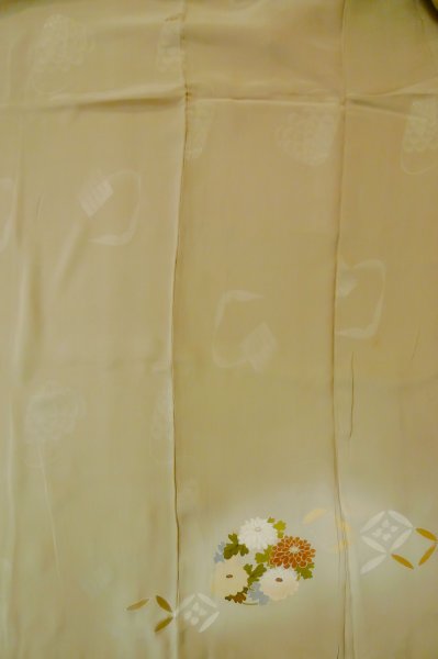 画像4: P0731V 女性用 留袖   シルク（正絹） 淡い茶色,  ぼたん 【中古】【USED】【リサイクル】 ★★★☆☆【P0731V】 (4)
