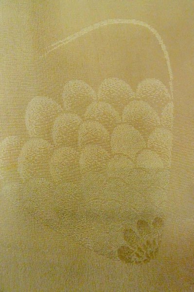 画像8: P0731V 女性用 留袖   シルク（正絹） 淡い茶色,  ぼたん 【中古】【USED】【リサイクル】 ★★★☆☆【P0731V】 (8)