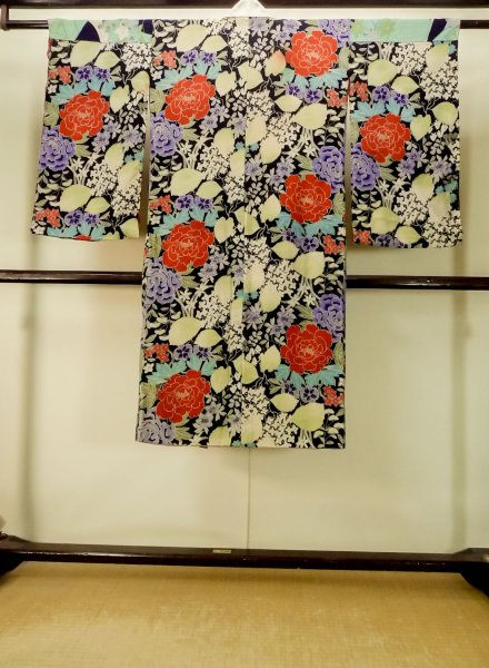 画像2: P0731X 女性用 襦袢   シルク（正絹） 黒,  花 【中古】【USED】【リサイクル】 ★★☆☆☆【P0731X】 (2)