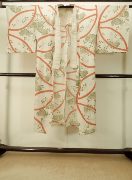 画像1: P0731Y 女性用 襦袢   シルク（正絹） 淡いベージュ,  萩 【中古】【USED】【リサイクル】 ★☆☆☆☆【P0731Y】 (1)