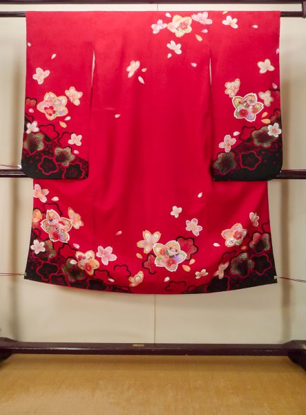画像1: P0818A 女性用 女の子用着物   化繊 深い赤色,  桜 【中古】【USED】【リサイクル】 ★★☆☆☆【P0818A】 (1)