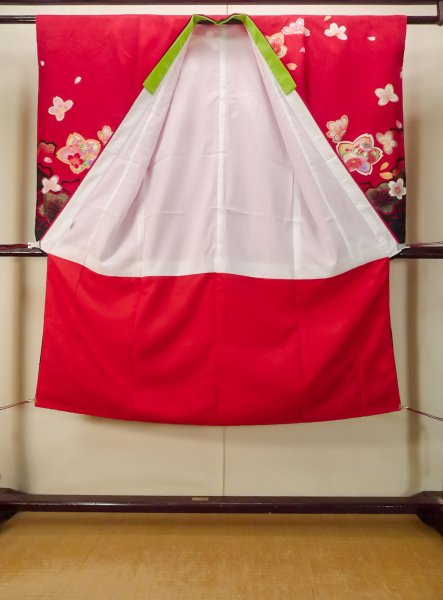 画像2: P0818A 女性用 女の子用着物   化繊 深い赤色,  桜 【中古】【USED】【リサイクル】 ★★☆☆☆【P0818A】 (2)