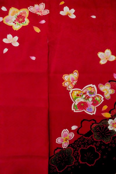 画像4: P0818A 女性用 女の子用着物   化繊 深い赤色,  桜 【中古】【USED】【リサイクル】 ★★☆☆☆【P0818A】 (4)