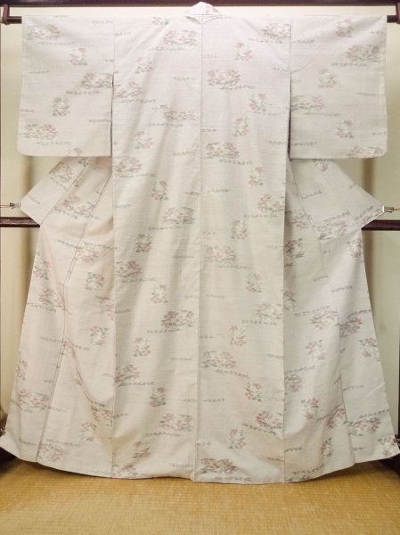 画像1: P0818J 女性用 紬   シルク（正絹） 紫みオフ　ホワイト,  花 【中古】【USED】【リサイクル】 ★★★☆☆【P0818J】 (1)
