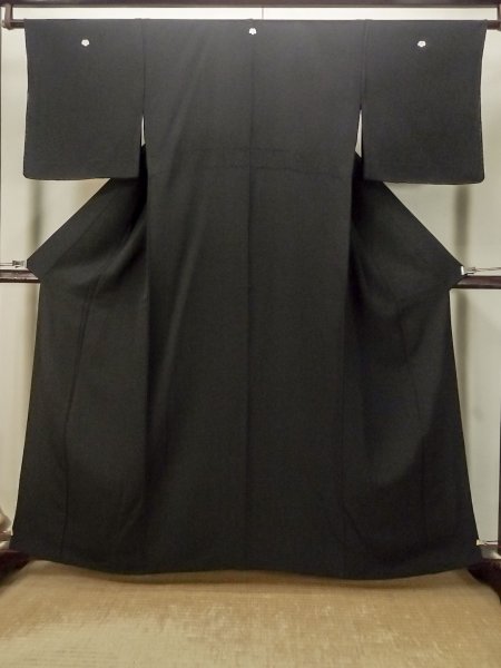 画像1: P0818N 女性用 紋付   シルク（正絹） 黒,  【中古】【USED】【リサイクル】 ★★★★☆【P0818N】 (1)