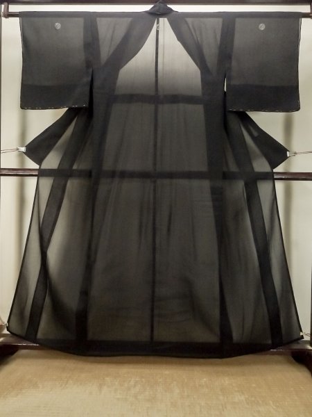 画像1: P0818R 女性用 紋付   シルク（正絹） 黒,  【中古】【USED】【リサイクル】 ★☆☆☆☆【P0818R】 (1)