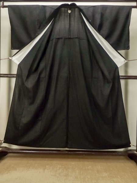 画像2: P0818S 女性用 紋付   シルク（正絹） 黒,  【中古】【USED】【リサイクル】 ★☆☆☆☆【P0818S】 (2)
