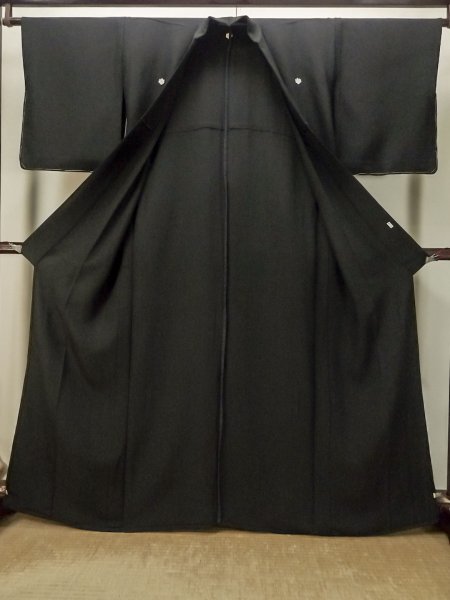 画像2: P0818T 女性用 紋付   シルク（正絹） 黒,  【中古】【USED】【リサイクル】 ★★★★☆【P0818T】 (2)