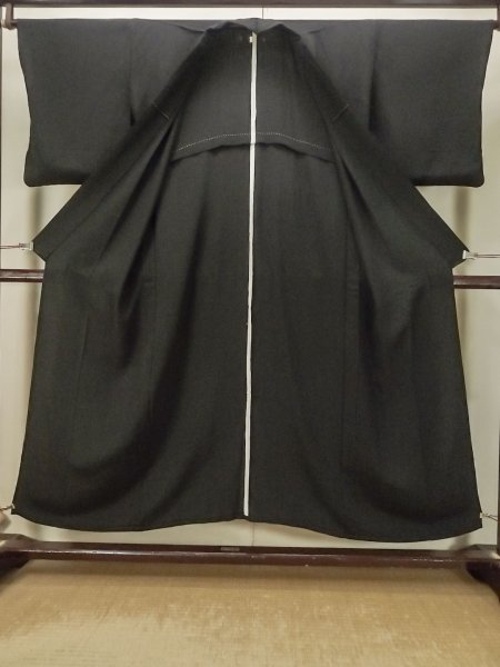 画像2: P0819A 女性用 紋付   シルク（正絹） 黒,  【中古】【USED】【リサイクル】 ★★★★☆【P0819A】 (2)
