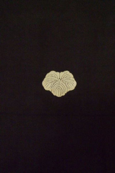 画像3: P0902A 女性用 紋付   シルク（正絹） 黒,  【中古】【USED】【リサイクル】 ★☆☆☆☆【P0902A】 (3)