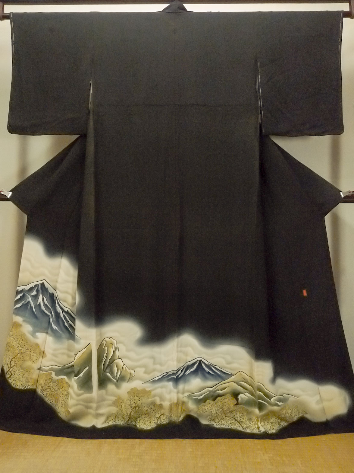  留袖を追加いたしました。