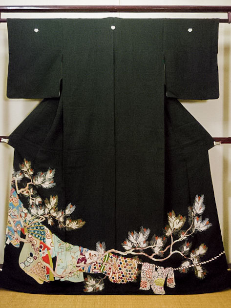 G0123B 黒留袖 女性用着物 家紋：蔦 シルク（正絹） 黒, 小袖幕 【中古