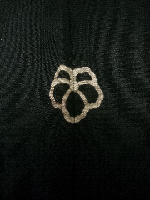 I0817u 喪服 女性用着物 家紋 蔦 シルク 正絹 黒 中古 Used リサイクル 紋付 楓庵