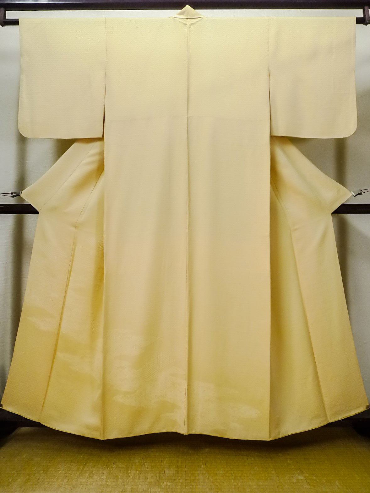 L1213C 色無地 女性用着物 シルク（正絹） 淡い 黄色, 【中古】 【USED
